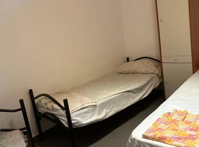 Hostal Piramide Roma